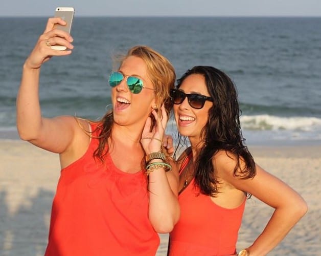 Cum să faceți un selfie fără să vă atingeți telefonul