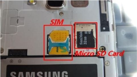 Galaxy J7에서 SIM/SD 카드를 제거하고 삽입하는 방법