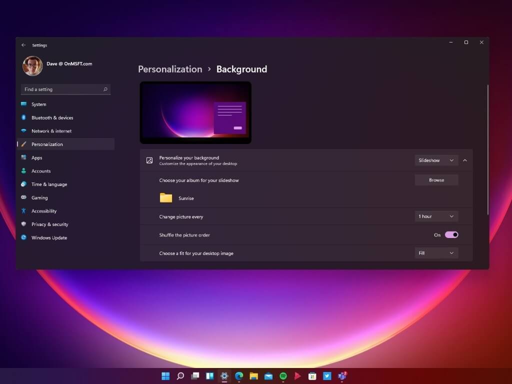 So ändern Sie Ihren Hintergrund und lassen Ihren Desktop unter Windows 11 einzigartig aussehen