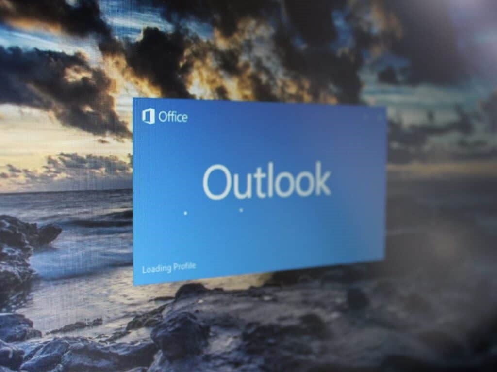 Gerenciando seu e-mail: verifique estas práticas recomendadas para enviar e-mail com o Outlook no Windows 10