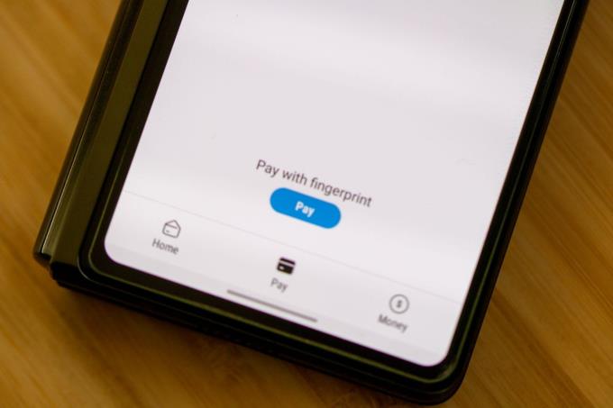 如何在 Galaxy Z Fold 2 上使用 Samsung Pay