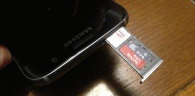 Galaxy S7 : Insérez ou retirez le plateau de la carte SIM et SD