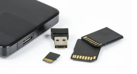 Galaxy S23 are slot pentru card SD