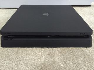 Sonys PlayStation 4 Slim-Bilder sind ins Internet gelangt