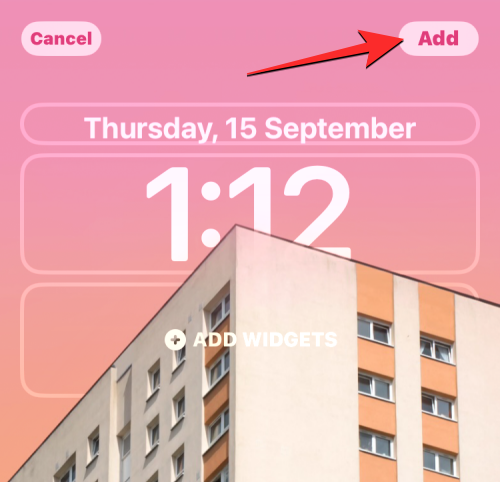 Comment mettre du temps derrière le papier peint dans iOS 16