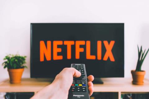 テレビで Netflix からログアウトする方法