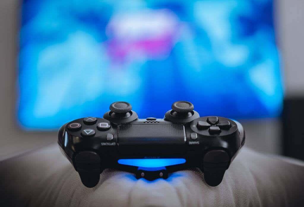 PS4 DualShock コントローラーが白、青、赤、オレンジに点滅する理由