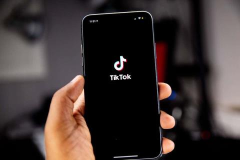 如何撤消或刪除 TikTok 上的轉發