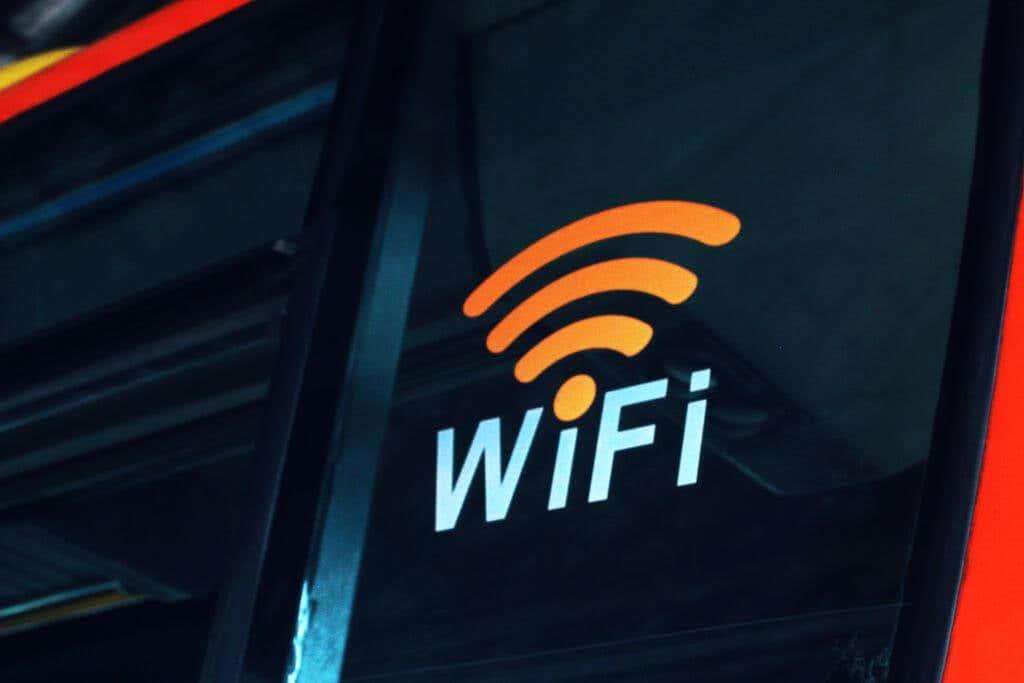 携帯電話データと Wi-Fi: スマートフォンではどちらを使用するべきですか?