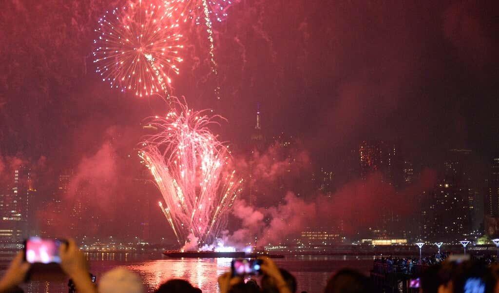 So schauen Sie sich Macy's Feuerwerk vom 4. Juli 2023 online ohne Kabel an