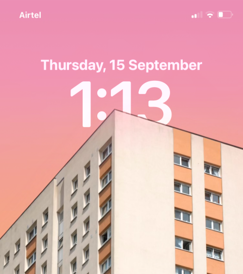 iOS 16で壁紙に時間を置く方法