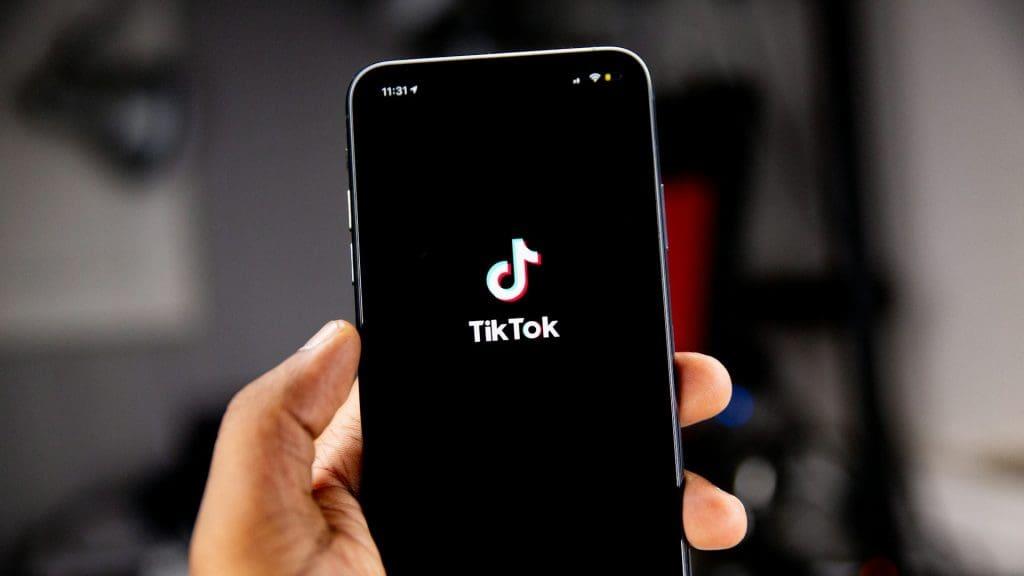 Android 또는 iPhone에서 TikTok이 지연되는 이유와 해결 방법