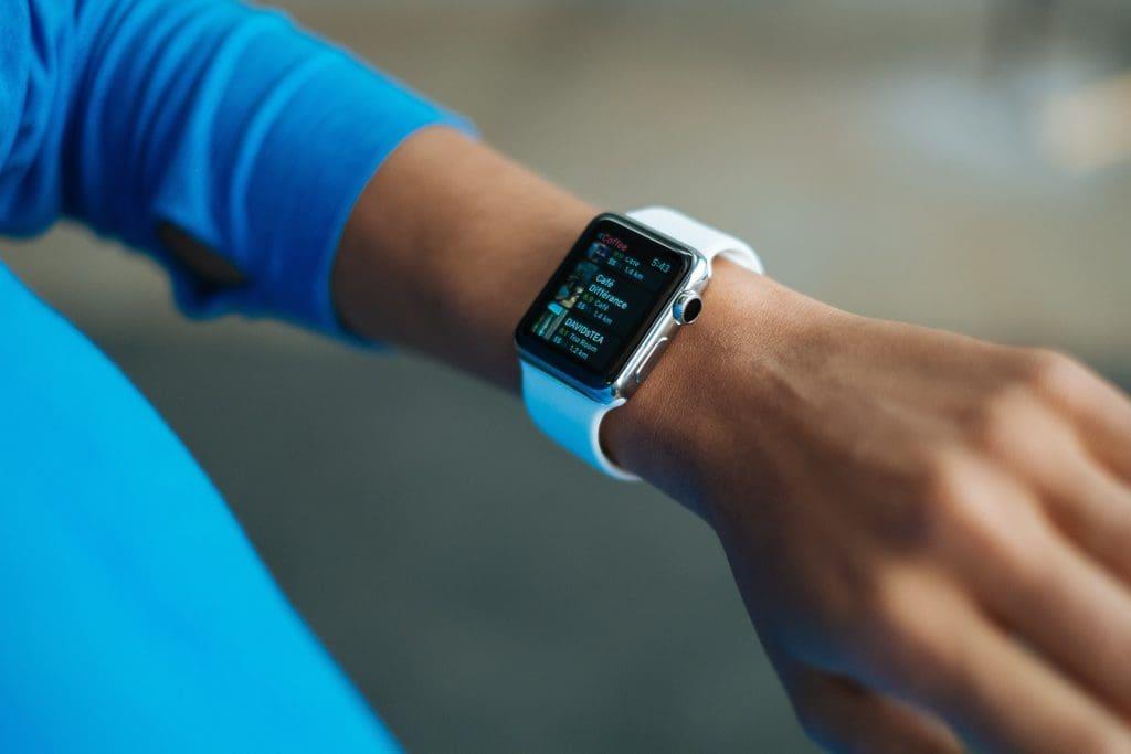 การติดตามแคลอรี่ของ Apple Watch แม่นยำแค่ไหน: ทุกสิ่งที่คุณจำเป็นต้องรู้