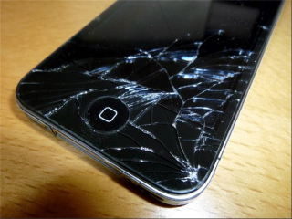 クラックのないiPhone8用のApple特許「バンパー」