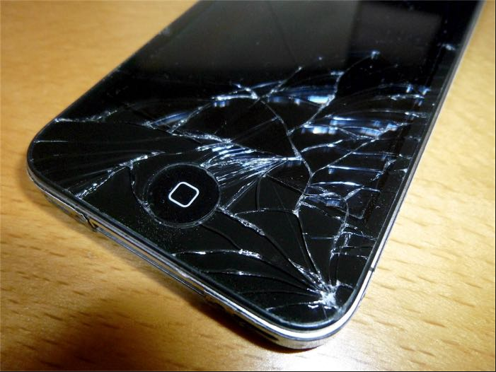 クラックのないiPhone8用のApple特許「バンパー」