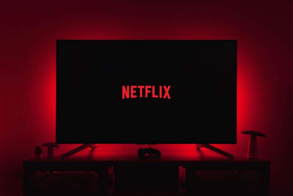 كيفية استخدام ميزة تشغيل شيء عشوائي في Netflix