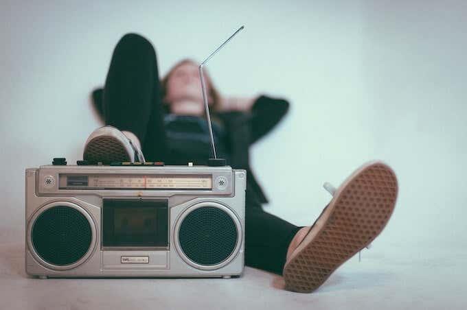 Hoe u gratis online naar radiostations kunt luisteren