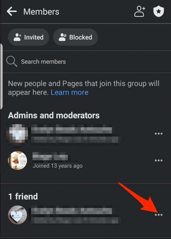 Facebook グループに管理者を追加または削除する方法