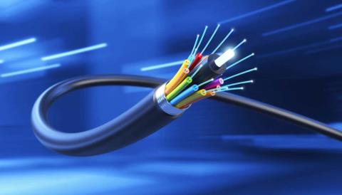 Ce este internetul prin fibră și ar trebui să comutați de la cablu?