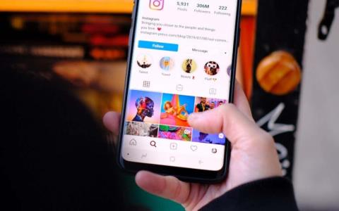 Instagram ストーリーにステッカー、リンクなどを追加する方法