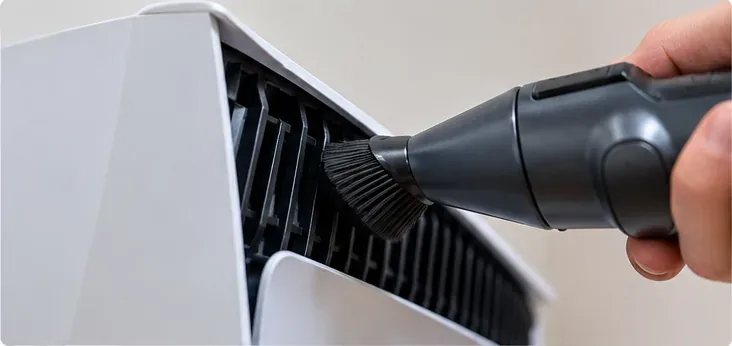 Como limpar a ventoinha do PS5 sem desmontá-lo: Remoção de poeira segura segundo os princípios da Sony